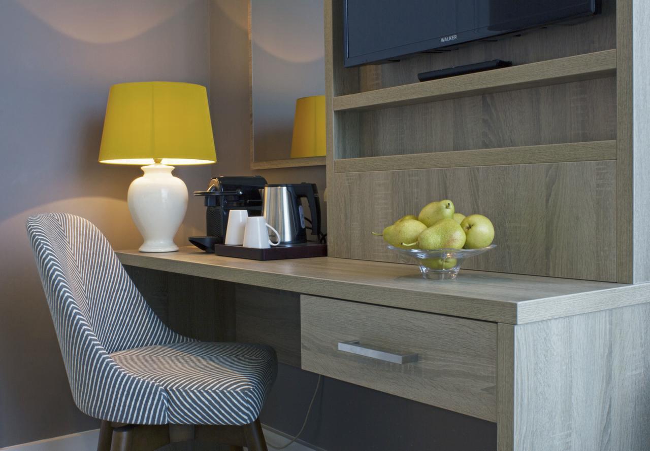 Gleesons Townhouse Booterstown Hotel ดับลิน ภายนอก รูปภาพ