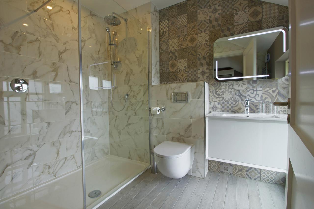 Gleesons Townhouse Booterstown Hotel ดับลิน ภายนอก รูปภาพ