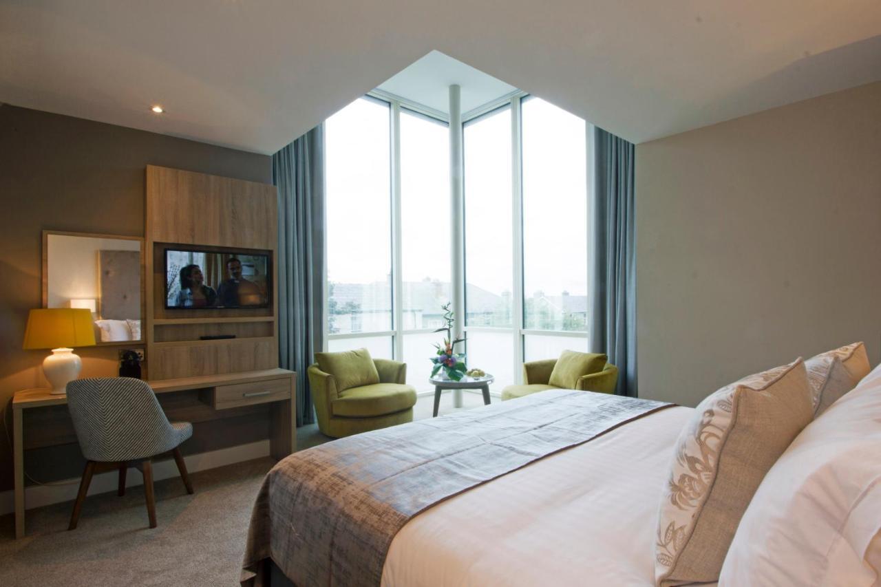 Gleesons Townhouse Booterstown Hotel ดับลิน ภายนอก รูปภาพ