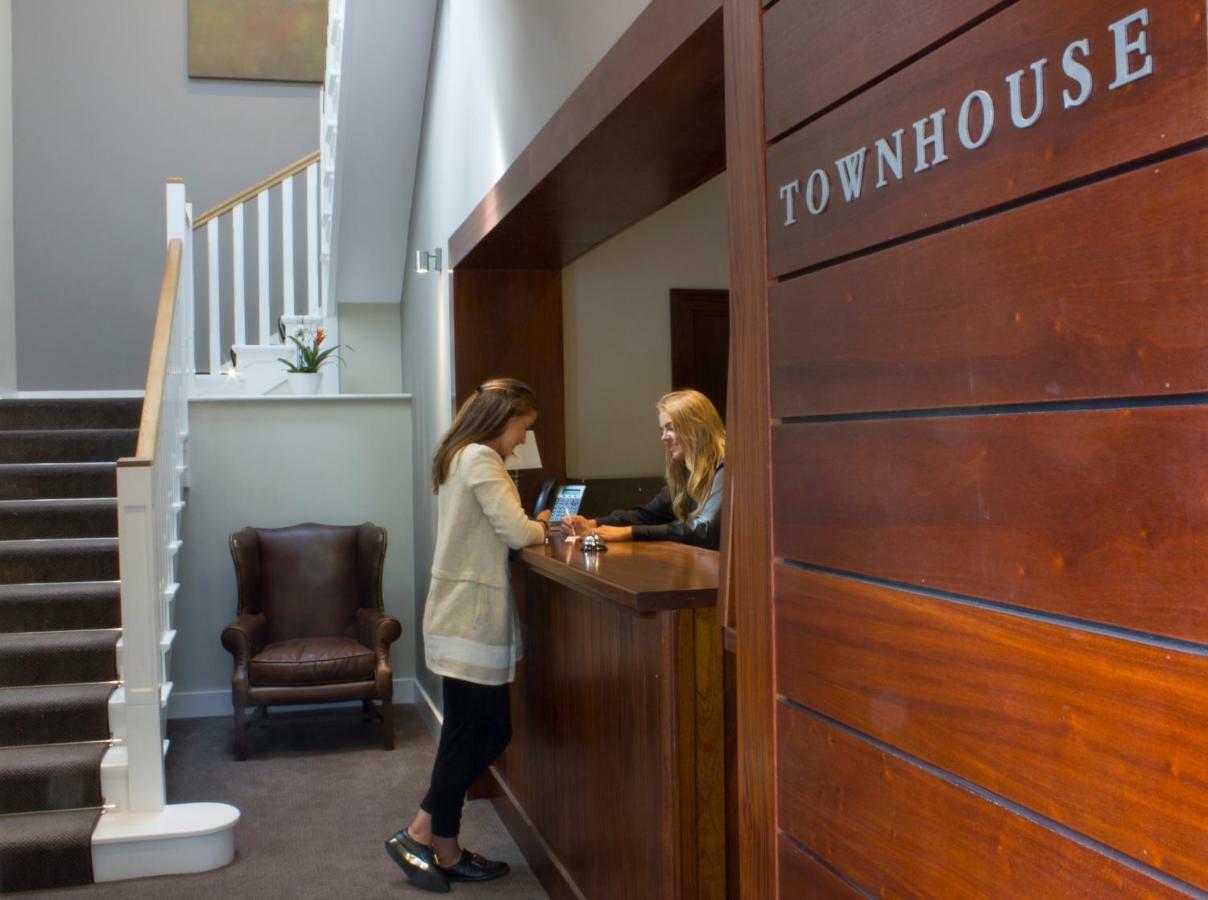 Gleesons Townhouse Booterstown Hotel ดับลิน ภายนอก รูปภาพ