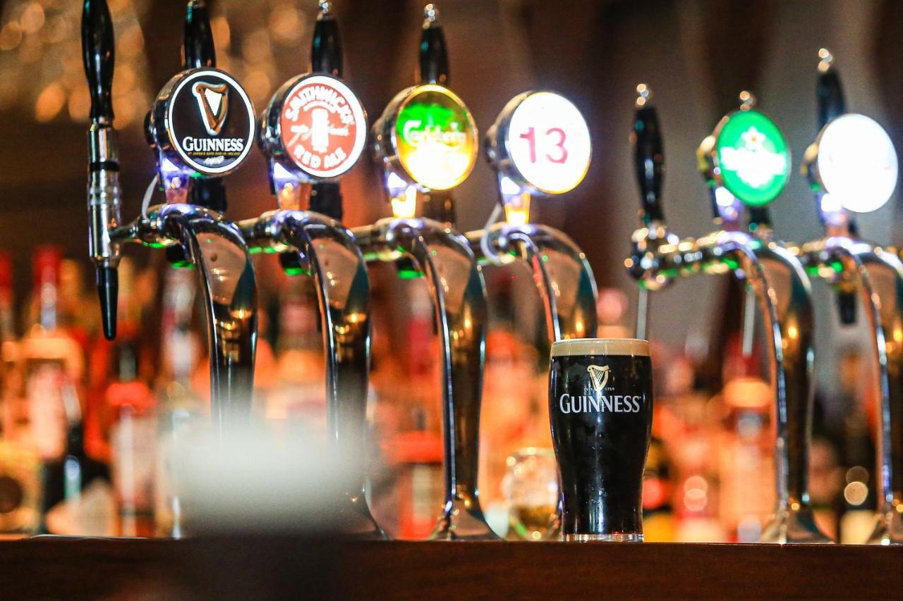 Gleesons Townhouse Booterstown Hotel ดับลิน ภายนอก รูปภาพ