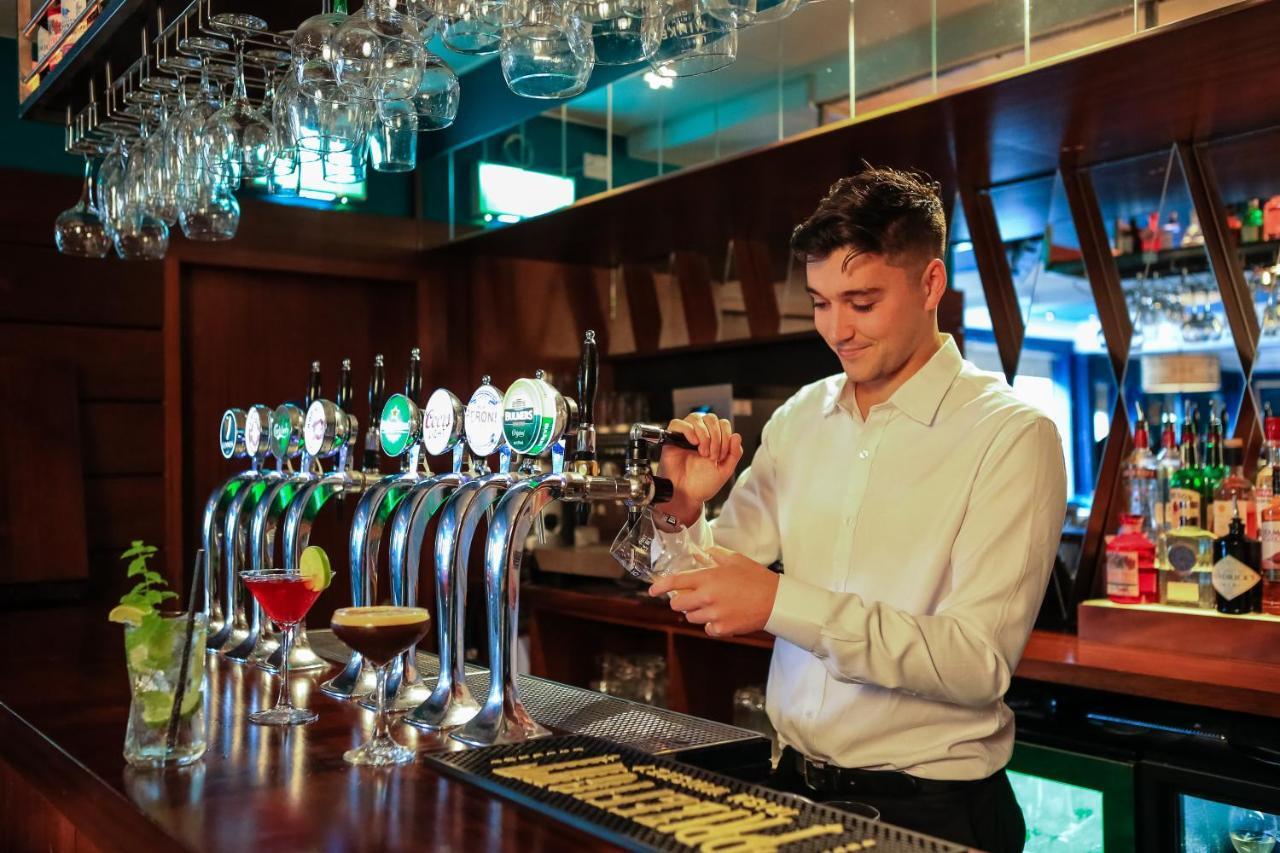 Gleesons Townhouse Booterstown Hotel ดับลิน ภายนอก รูปภาพ