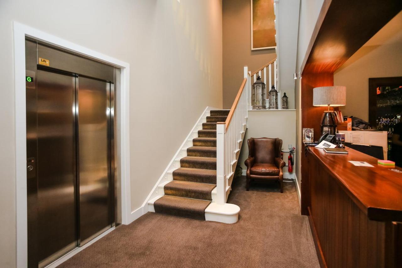 Gleesons Townhouse Booterstown Hotel ดับลิน ภายนอก รูปภาพ
