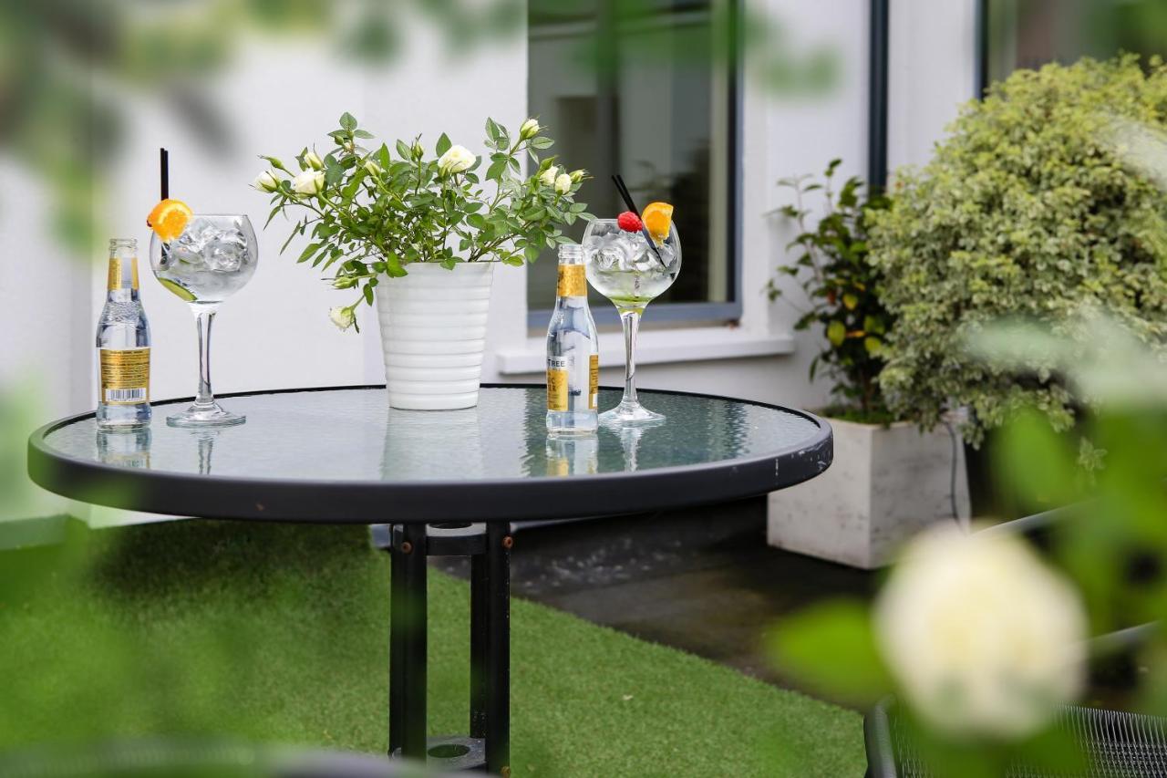 Gleesons Townhouse Booterstown Hotel ดับลิน ภายนอก รูปภาพ