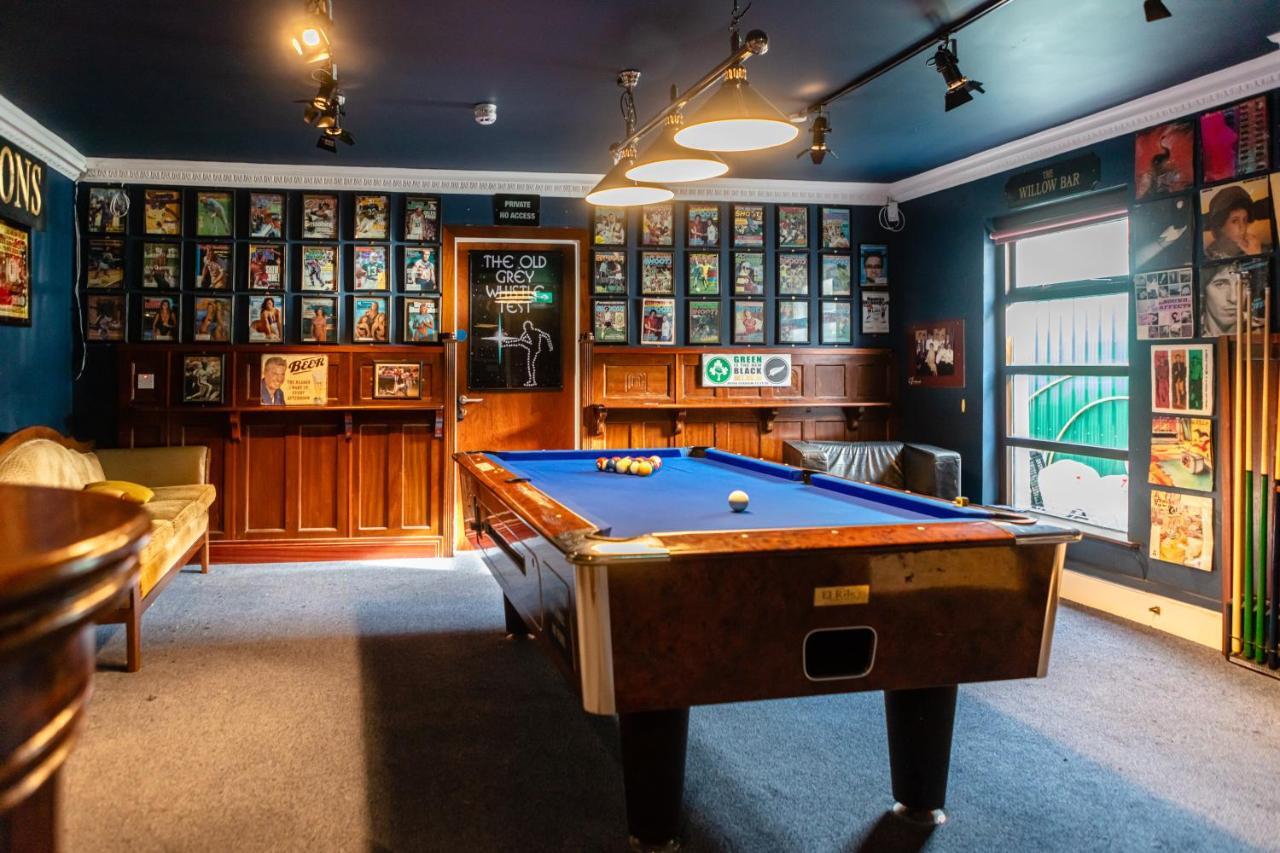 Gleesons Townhouse Booterstown Hotel ดับลิน ภายนอก รูปภาพ