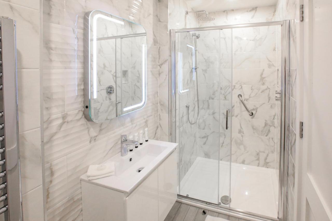 Gleesons Townhouse Booterstown Hotel ดับลิน ภายนอก รูปภาพ