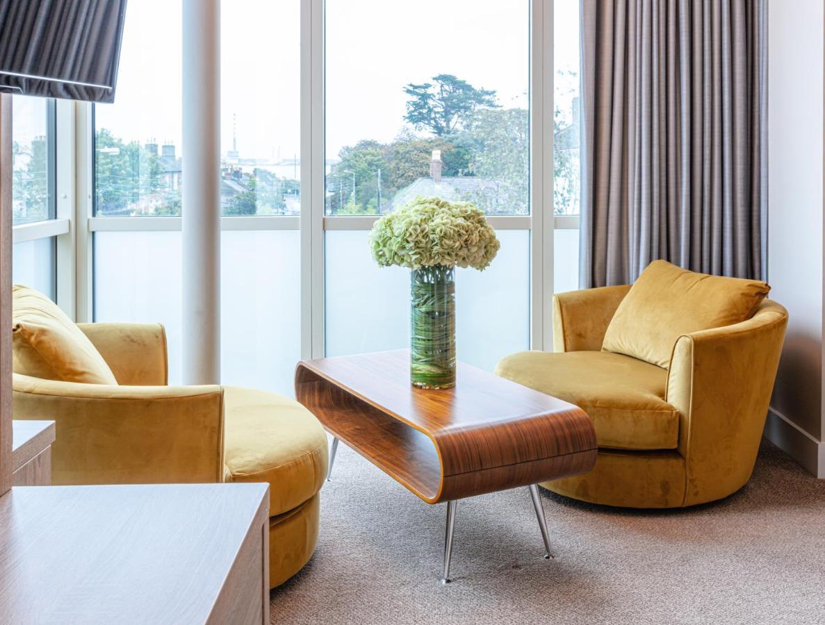 Gleesons Townhouse Booterstown Hotel ดับลิน ภายนอก รูปภาพ