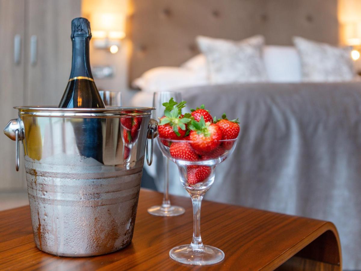 Gleesons Townhouse Booterstown Hotel ดับลิน ภายนอก รูปภาพ